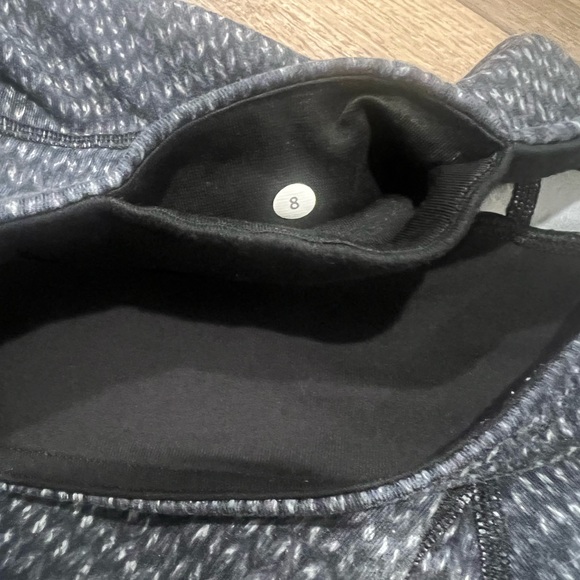 Lululemon running pant barely worn! Size 8 - Picture 3 of 3